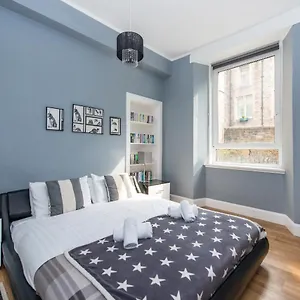 large-1-bedroom-apartment-with-free-parking.edinburghhotelsuk.org/