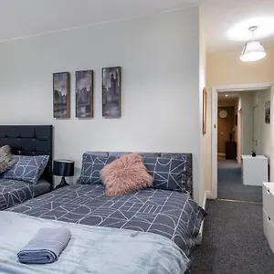 newcastle-city-centre-super-spacious-apartment.hotels-newcastle-upon-tyne.com/